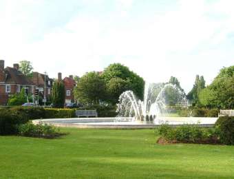 3 - 'Grand Boulevard' and Coronation Fountain